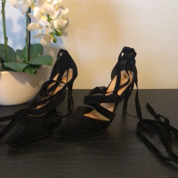 Wrap around lace up Heels - Picture 2 of 7